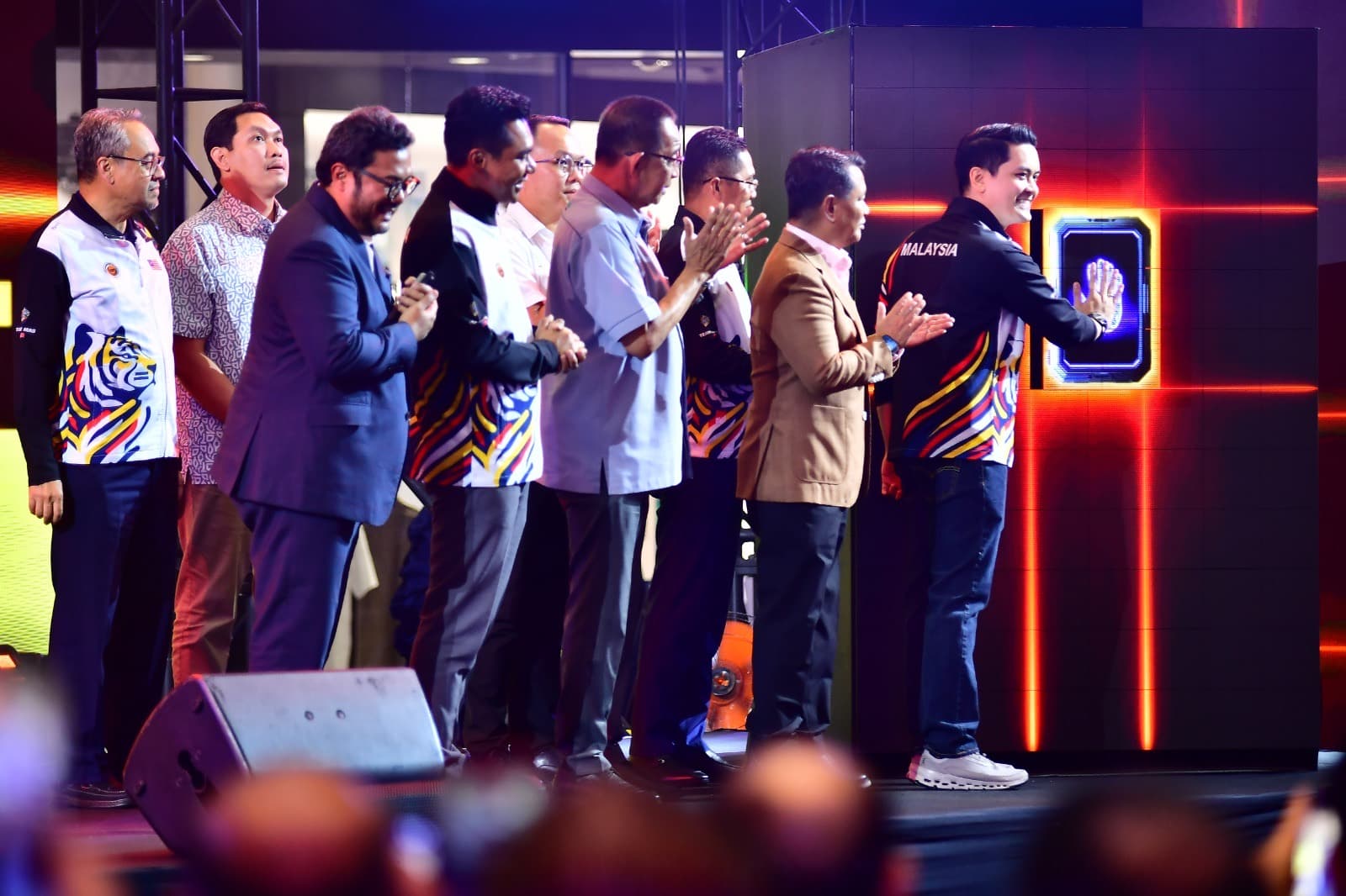 The minister activates the identity reveal on stage.